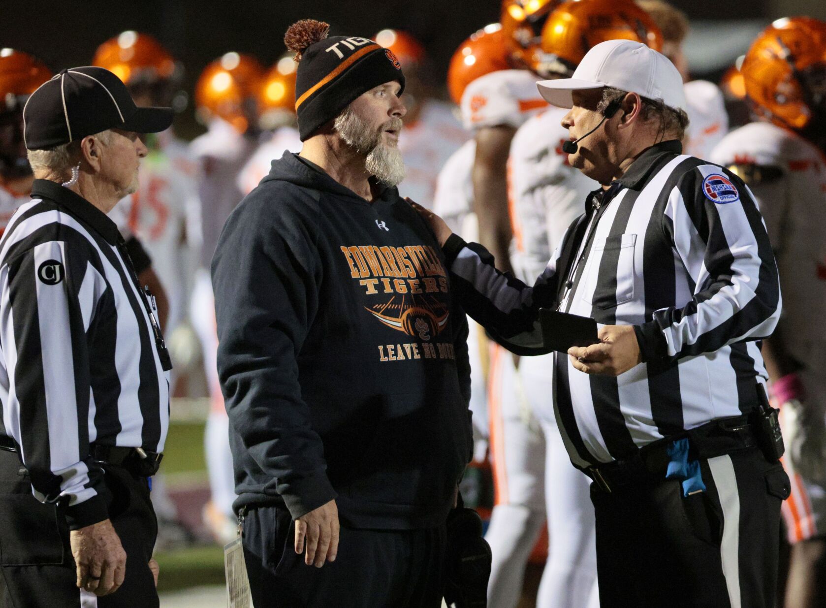 DeSmet stifles Edwardsville 30-15